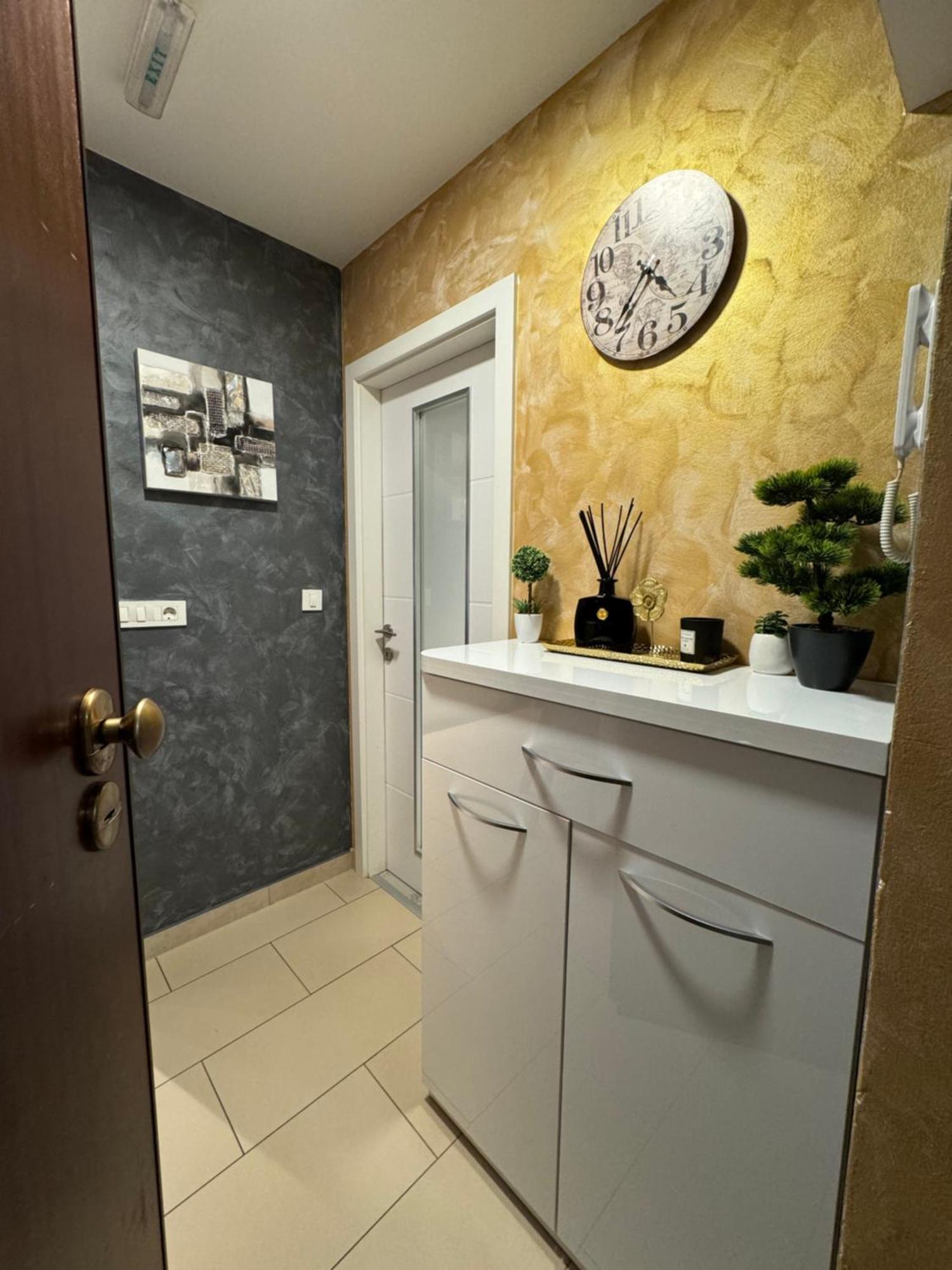 Apartment Astra With Private Parking Split Ngoại thất bức ảnh
