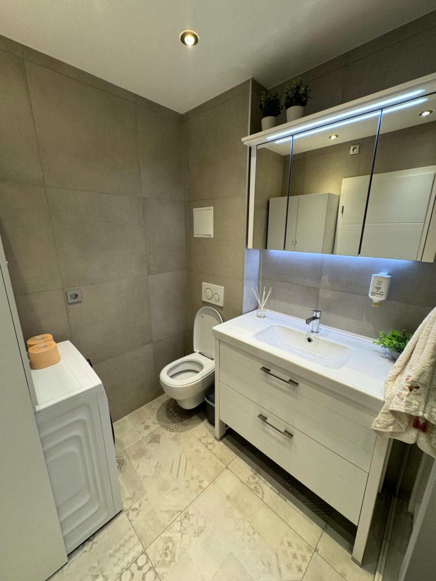 Apartment Astra With Private Parking Split Ngoại thất bức ảnh